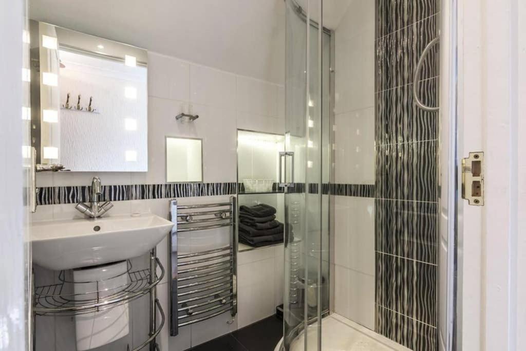 Beautiful Apartment With Private Pool Near Tenby 基尔格蒂 外观 照片